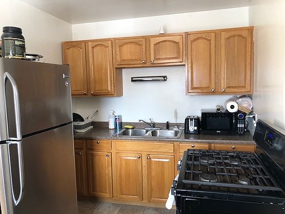 2nd image of 2409 W Balmoral Ave APT 2B