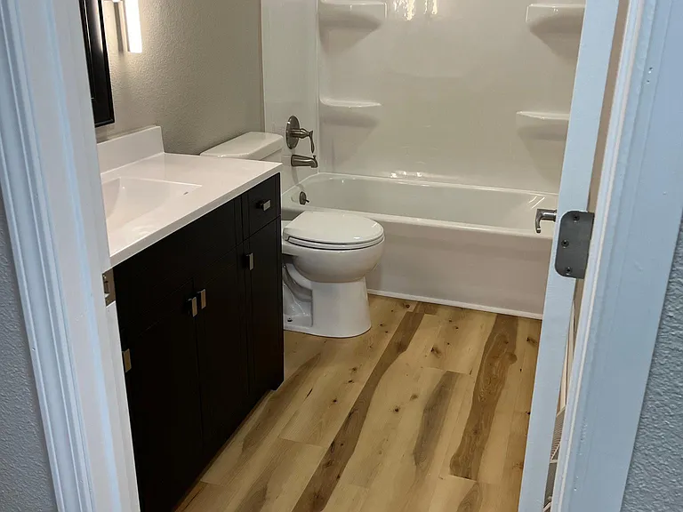 730 Normandy Cir — Photo 8