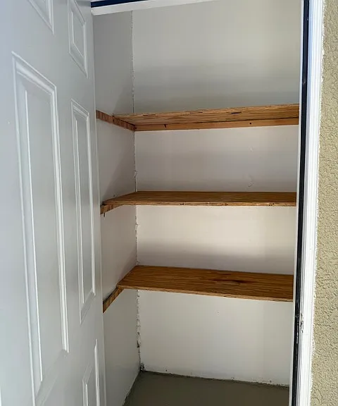 Canoga Luxury Apartments — Photo 25