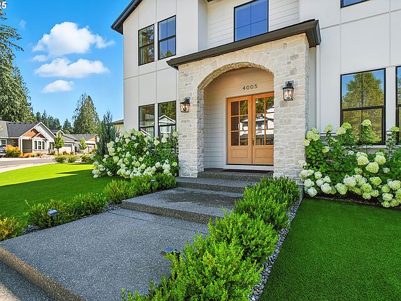 3rd image of 4005 SE 17th Ave