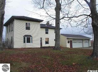 201 E Smith St, Crystal, MI 48818