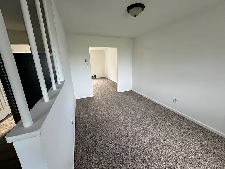 103 E Green St — Photo 2