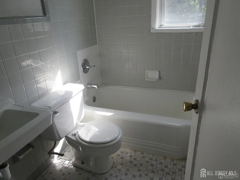 815 2nd St #B — Photo 12