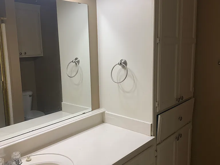 705 Shea St — Photo 3