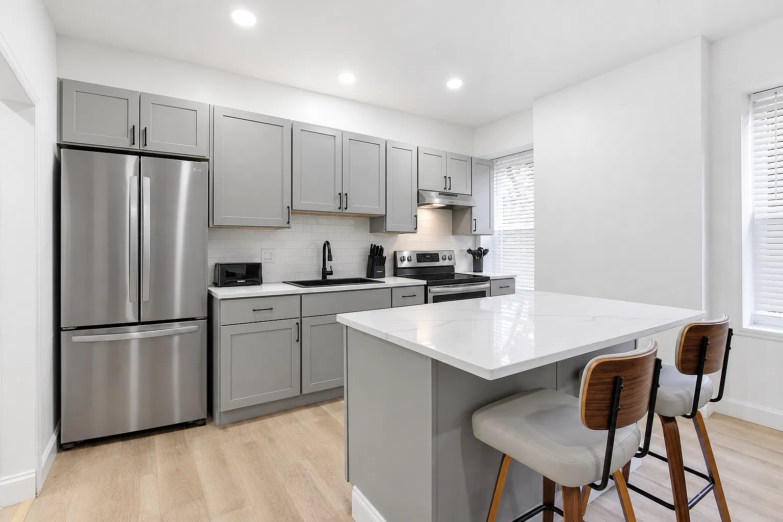 931 Ramsey St — Photo 3