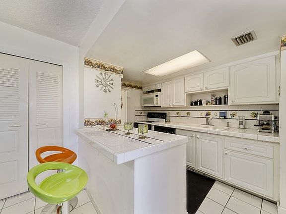 3rd image of 802 NW 87th Ave APT 316