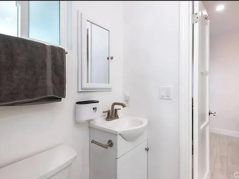 1657 S Garth Ave — Photo 15