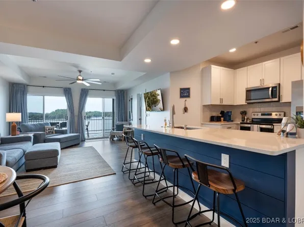905 E Harbour Towne Dr #905, Lake Ozark, MO 65049