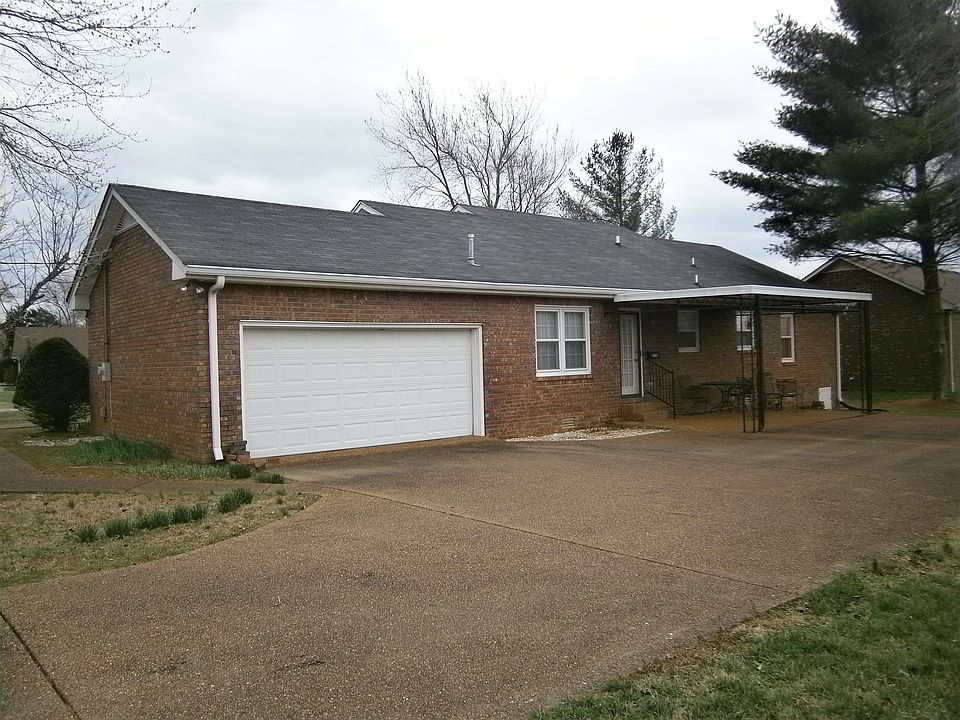 2nd image of 520 E Oakdale Dr