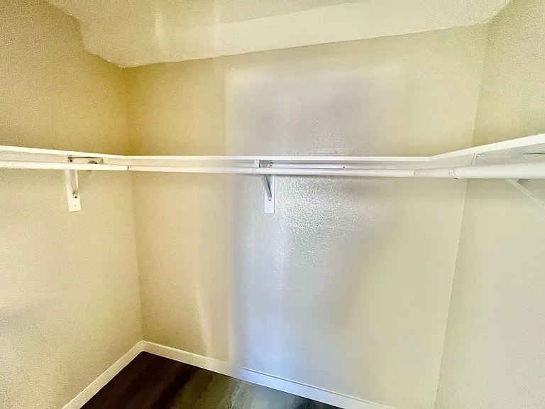Astoria Apartments — Photo 12