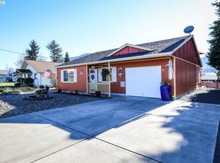 16 E Lakeview Ave, Lowell, OR 97452