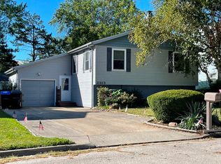2313 Anchor Dr, Bloomington, IL