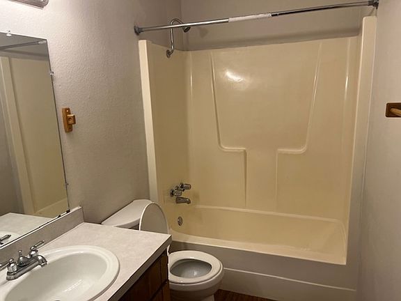 4th image of 1006 S Inglewood Ave APT 11