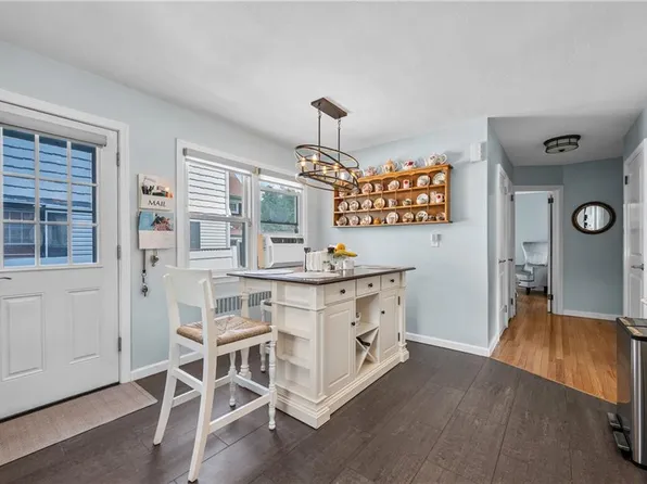 325 College Avenue image 10 of 27