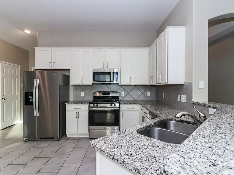 1902 Walnut Green Cir — Photo 7