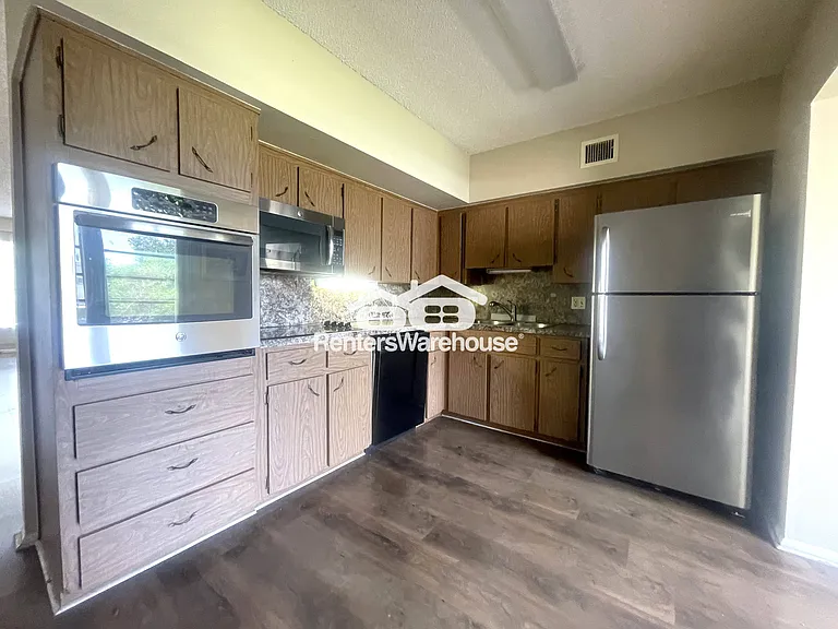 2402 Ecuadorian Way #28 — Photo 6