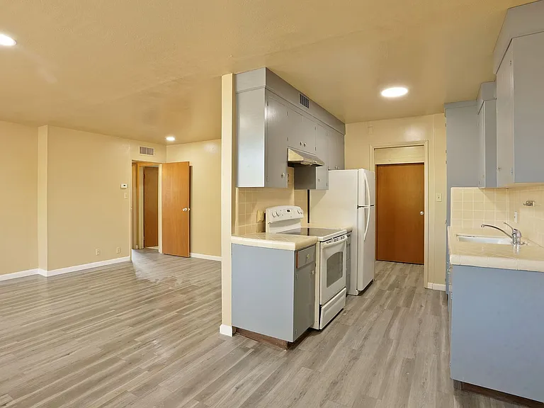 248 W Knoles Way — Photo 9