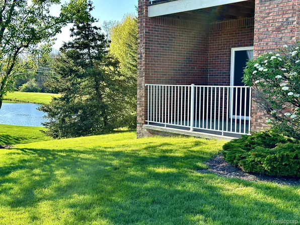 1936 Flagstone Cir #93, Rochester, MI 48307