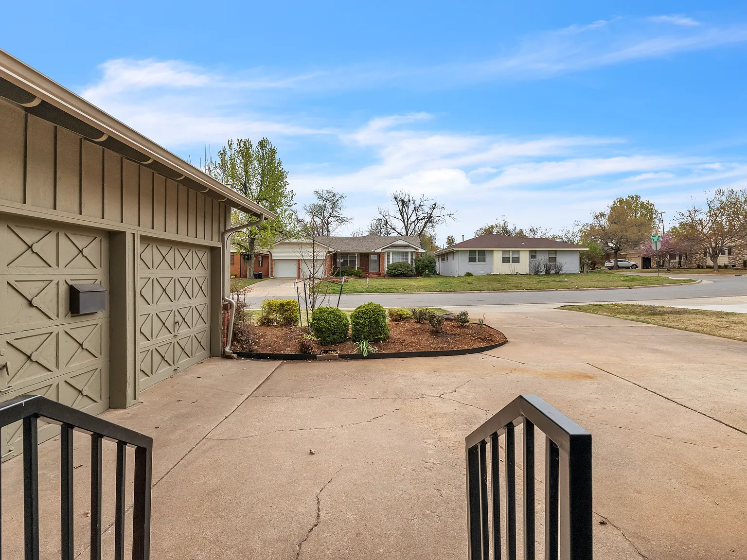 2 bed, 2082 sqft, $2,400 — Photo 4