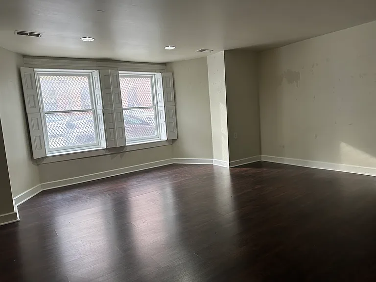 901 Saint Paul St — Photo 3