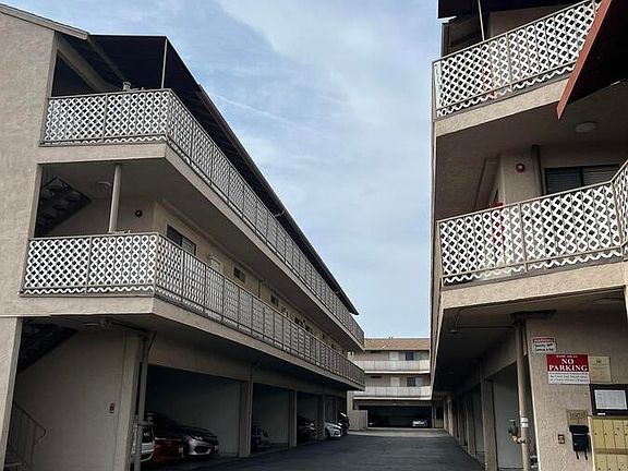 3rd image of 13915 S Lemoli Ave #120