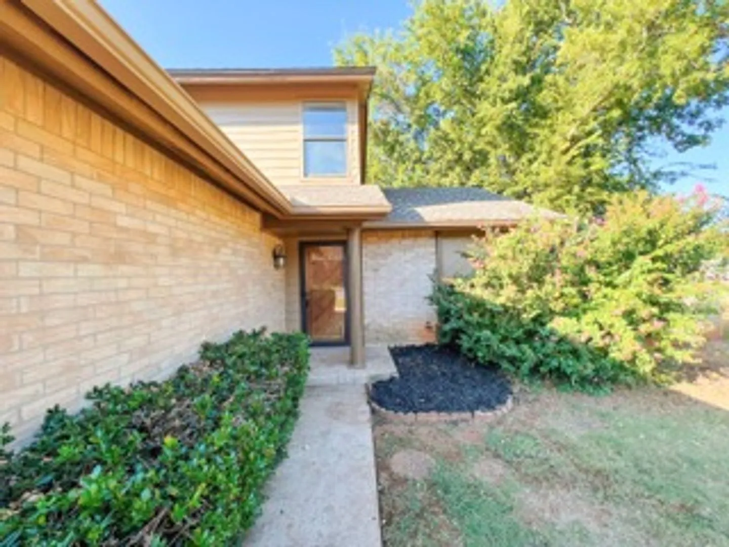 Charming Edmond Home Near 2nd & Santa Fe! — Photo 2