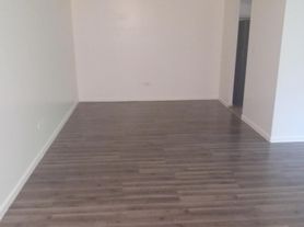 766 N Linden Ave, Waukegan, IL