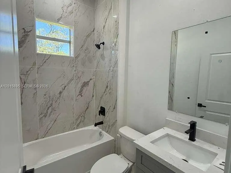 908 Winters St E — Photo 17