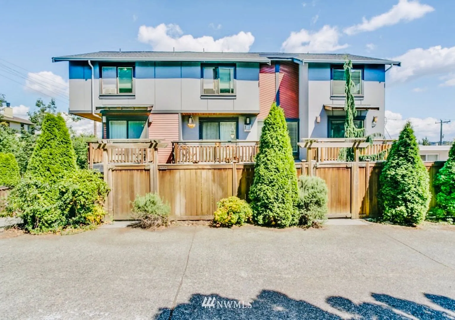 Contemporary 3BR Townhome with Stylish Renovation! — Photo 1