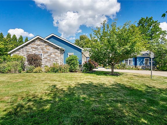 3rd image of 208 Camelot Dr