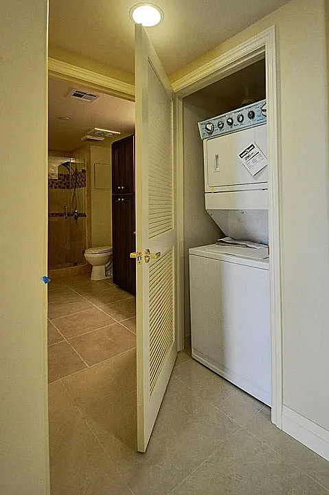 366 W 8th St — Photo 3