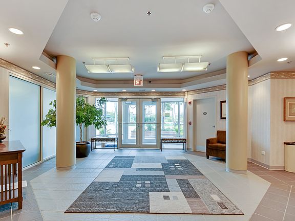 3rd image of 400 Village Cir Unit 316