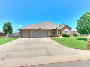 725 SW 45th St, Moore, OK 73160