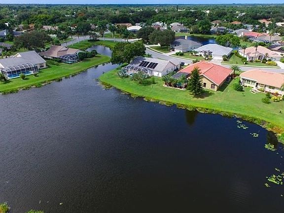 Full lake views