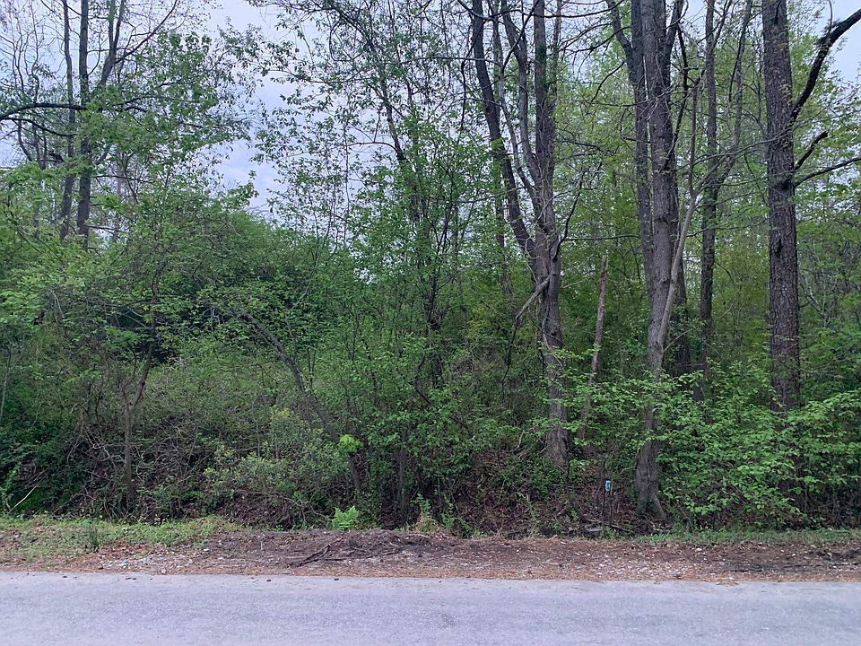 2nd image of 562 Circle Dr #1