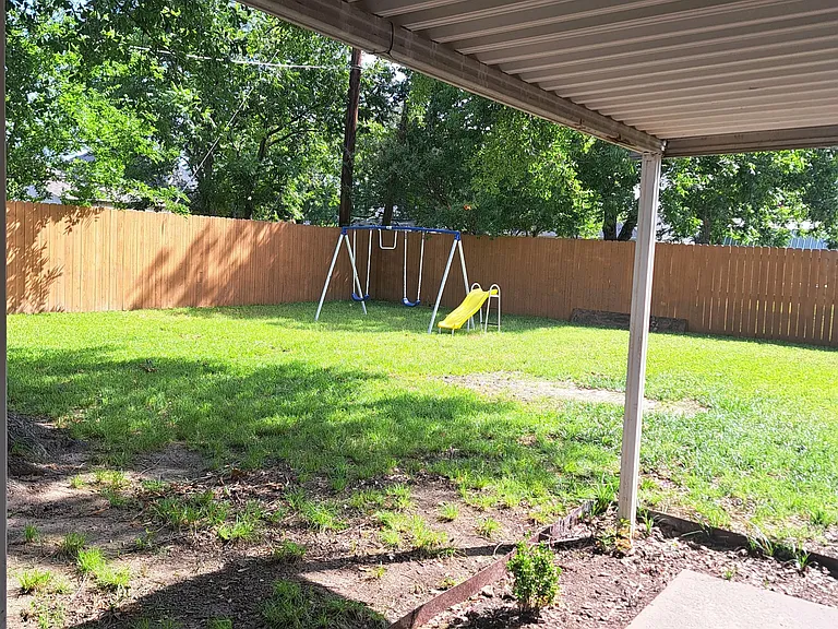 404 Carroll Ave — Photo 10