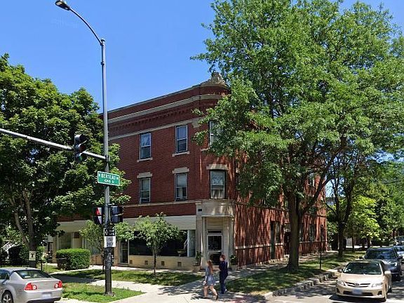 4th image of 1948 W Berteau Ave #726