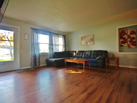 3rd image of 1527 Sheffield Ave