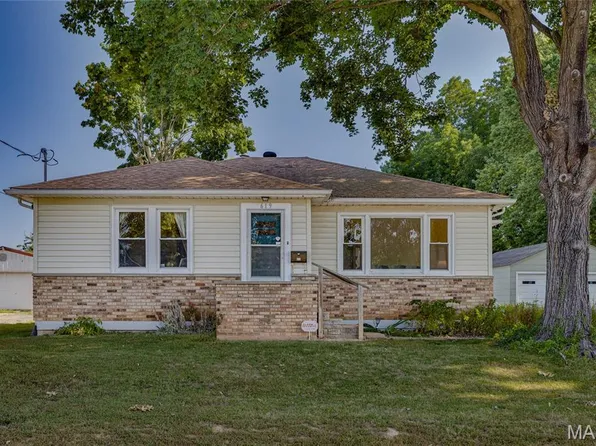 619 E College St, Farmington, MO 63640