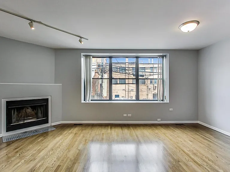 2343 N Greenview Ave #102 — Photo 4