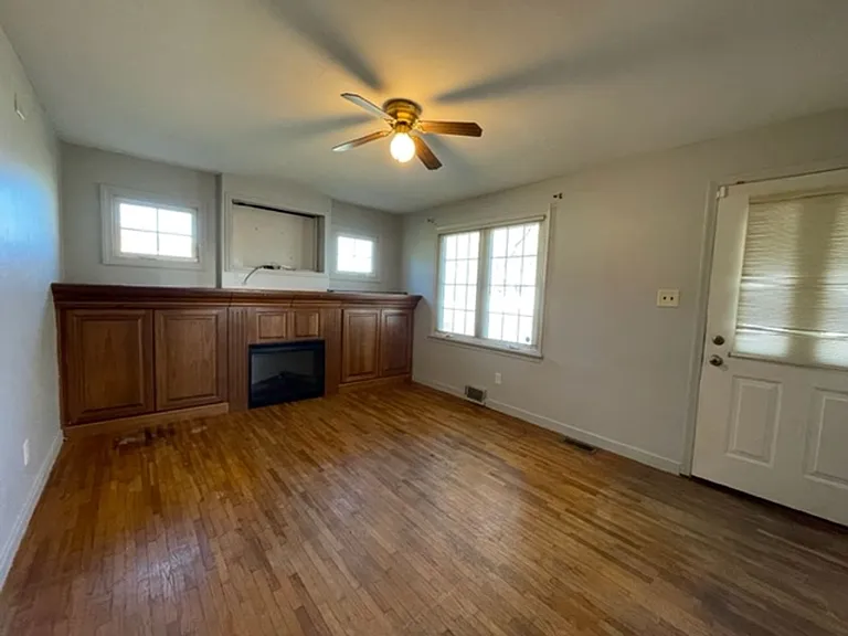 1741 N Woodford St — Photo 2