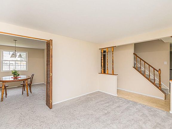 5th image of 9207 Dolmen Ct