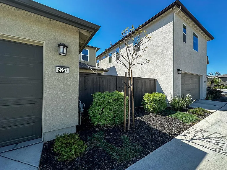 2957 Honey Opal Ave — Photo 34