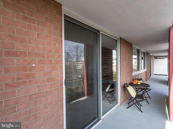 3rd image of 4343 Lee Hwy APT 403