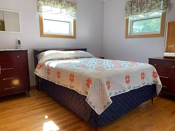 Main bedroom, South & West windows, nice and bright during the day!