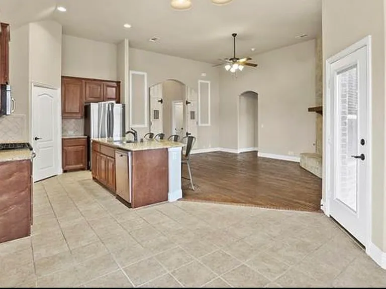 1120 Haskell Dr — Photo 9