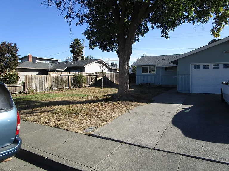 1642 Dover Ave — Photo 1