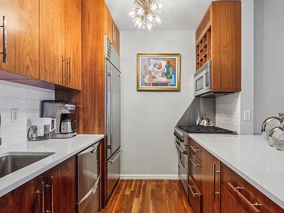 4th image of 88 Greenwich St APT 624