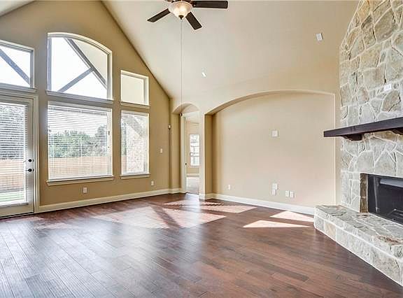 4th image of 127 Oakwood Ln