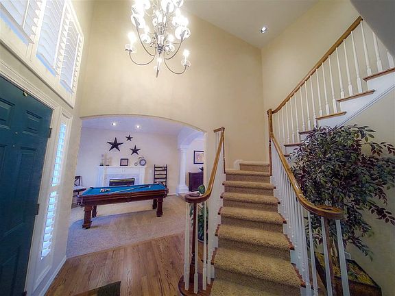 2nd image of 810 N Stevenson Ct